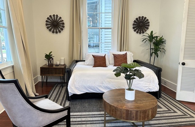 Beautifully Restored New Orleans Big Balcony Home - 7 Minutes to French Quarter!