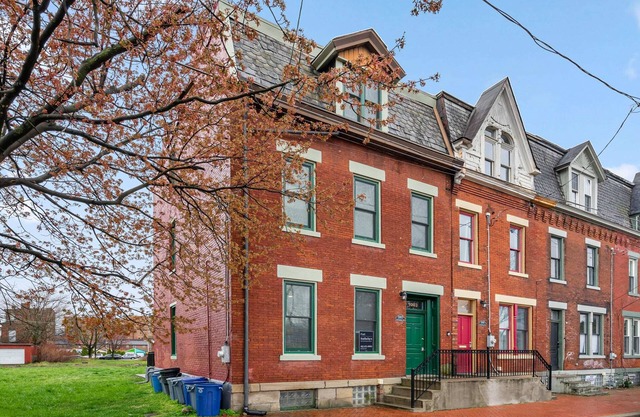 Beautifully Restored and huge townhouse, sleeps 14