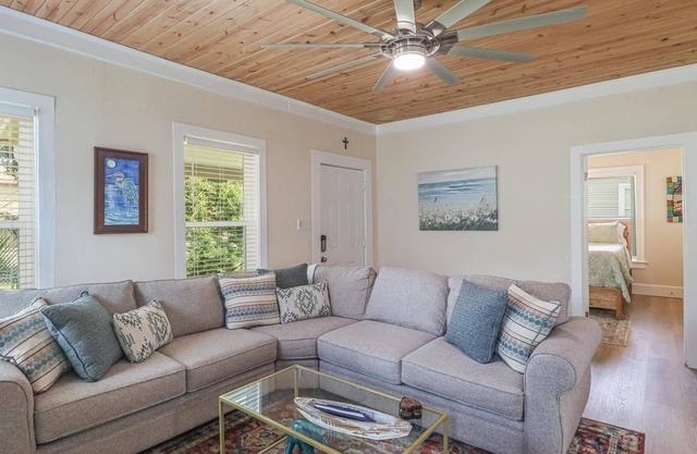 Beautifully Updated 1 Bedroom 1 Bath Unit