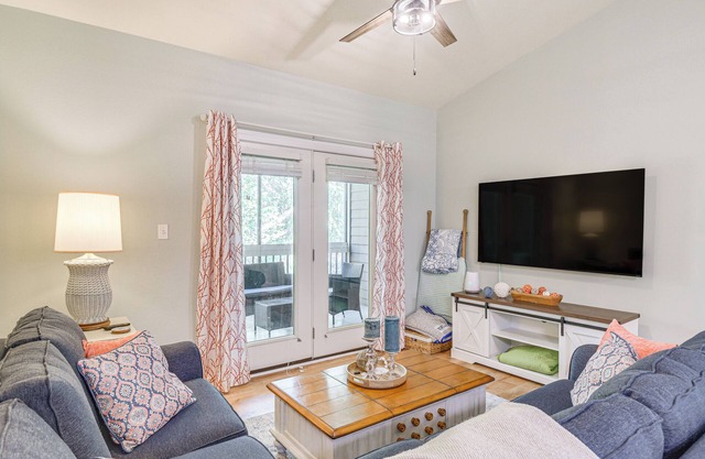 Beautifully Updated Foley Condo w/Pool Access