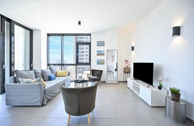 Beauty 1BR at Hayarkon by HolyGuest