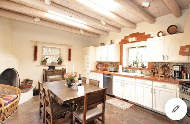 Beauty and Comfort- Location-Enclosed Patio-Hot Tub - Last Min.Deals!