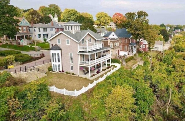 Beauty on the Bluff