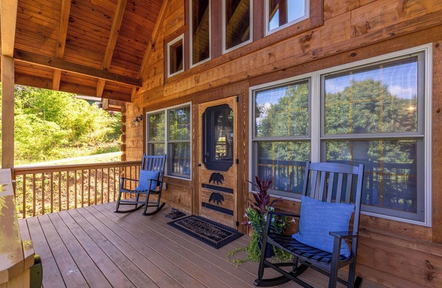 Beaver Rock Lodge - Pet friendly! Arcade table! 15min to Banner Elk!