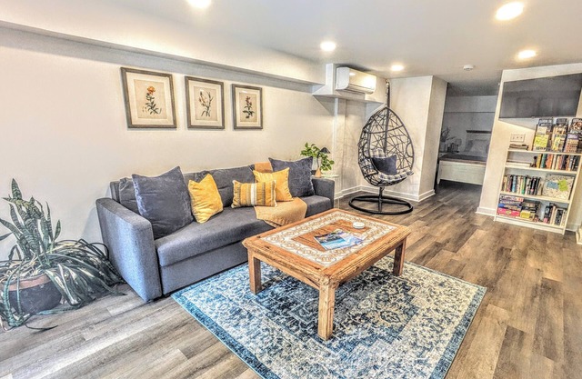 Bed and Bread in West Asheville: Private Entrance Suite Near Biltmore Estate