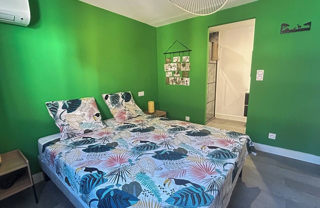 Bed and breakfast nestled in the Préalpes d'Azur regional park.