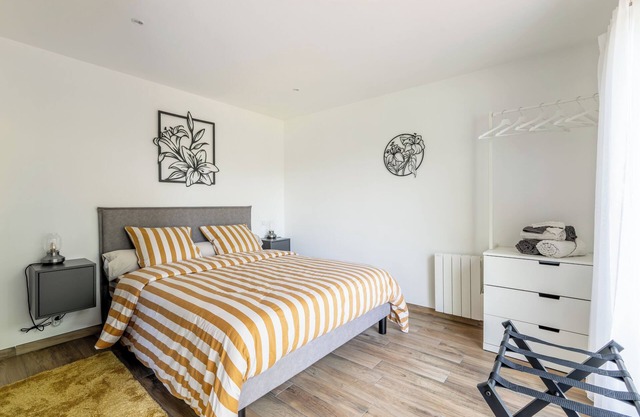 Bed and Breakfast 'Kerwall - Chambres Familiales' with Shared Pool, Private Terrace and Wi-Fi