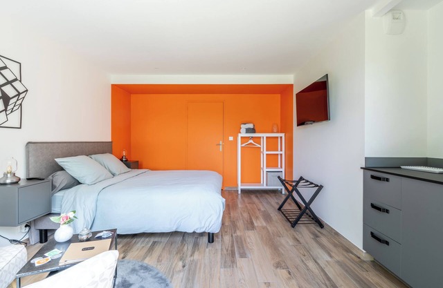 Bed and Breakfast 'Kerwall - Chambre Double' with Shared Pool, Private Terrace and Wi-Fi