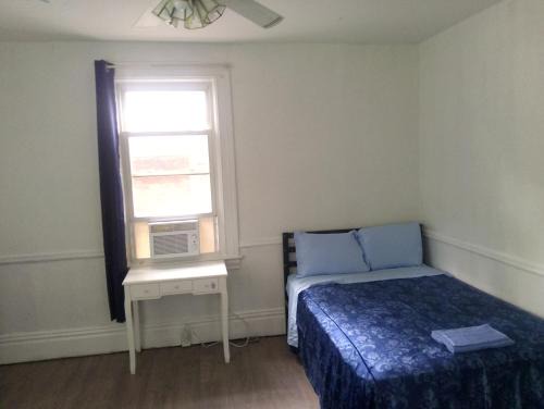 Bedroom close to stadiums and downtown