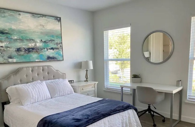 Bedroom suite w/private entrance