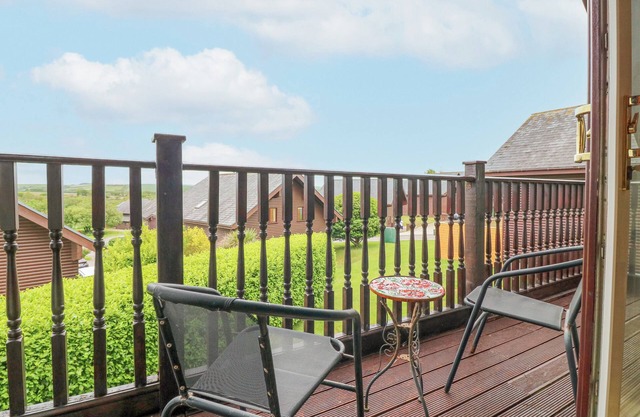 BEECH LODGE, pet friendly, with a garden in St Columb Major