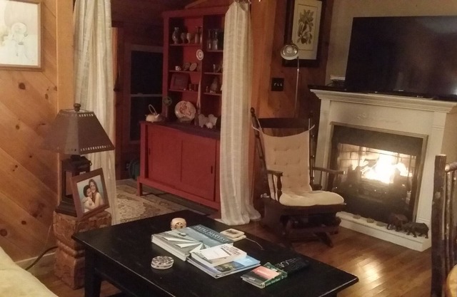 Beech Mountain Retreat, Great view, Hot tub, wrap around covered porches