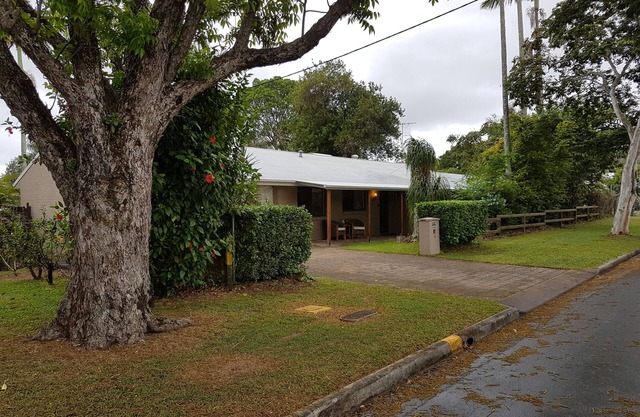 Beerwah House, 3Bedroom , swimming pool, near Australia Zoo, Sunshine Coast