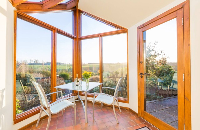 Begrum cottage 1 bedroom Log burner On 1 level south facing conservatory
