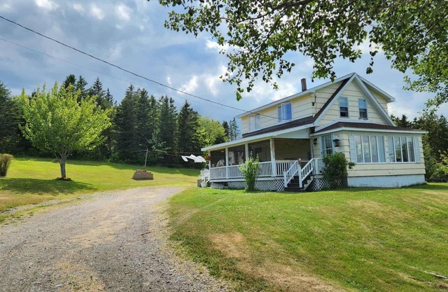 Behie House - charming home on the Strait of Canso