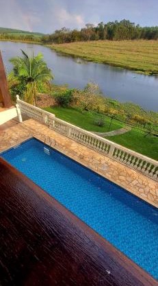 Belíssima casa no lago próxima ao Thermas Water Park