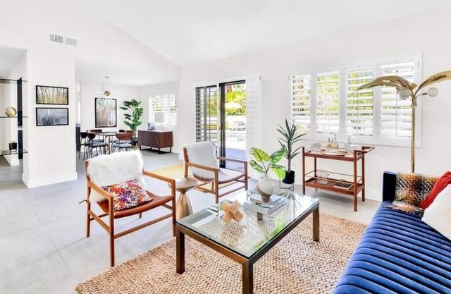 BEL AIR PALMS *NEW HOME* A Stylish Dream Home