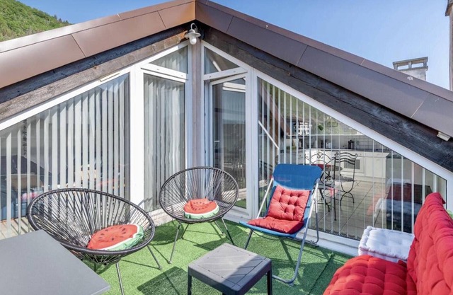 Bel appartement duplex, terrasse , 2 min du lac ,4pers