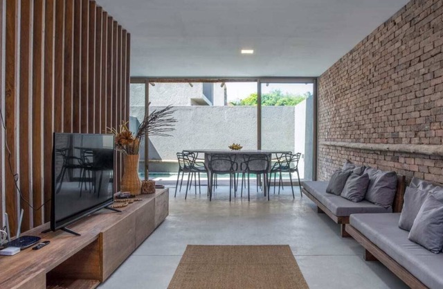 Bela casa com piscina privativa, 5 min da praia