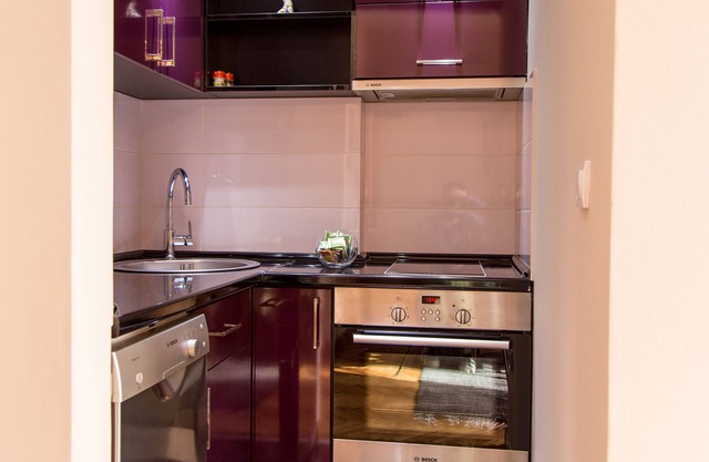 Belavu 3 Apartment is located in the part of the city called Savski Venac.