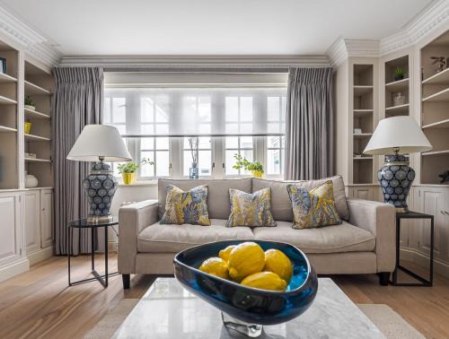 Belgravia Summer Exclusive 3 Bedroom House with Terrace & Balcony