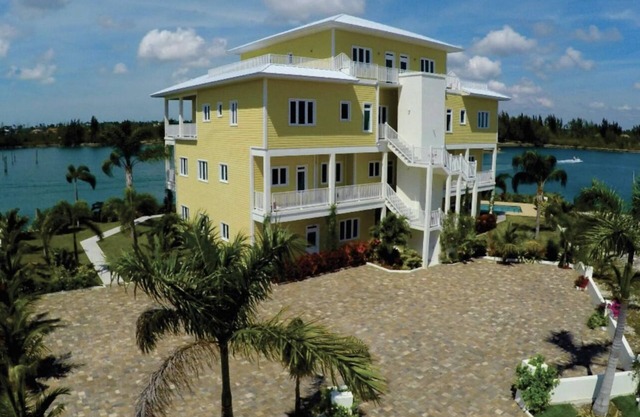 Bell Channel Bay waterfront condo with Dock Space