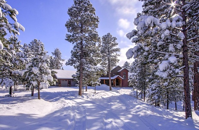 Bella Luna- 5 Bedroom with Hottub, Deadwood