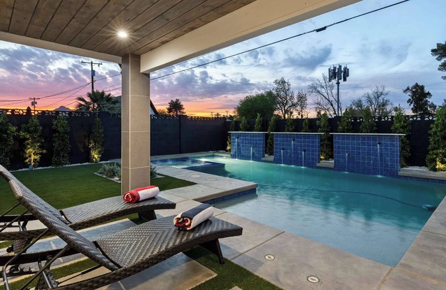Bella Rosa: Close to Old Town w/Pool & Hot Tub!