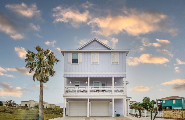 Bella Vida | Pet Friendly, Expansive Deck + Views