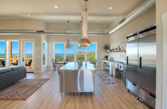 Bella Vista Oasis - Luxury Private Lake View, Heated Pool & Hot Tub