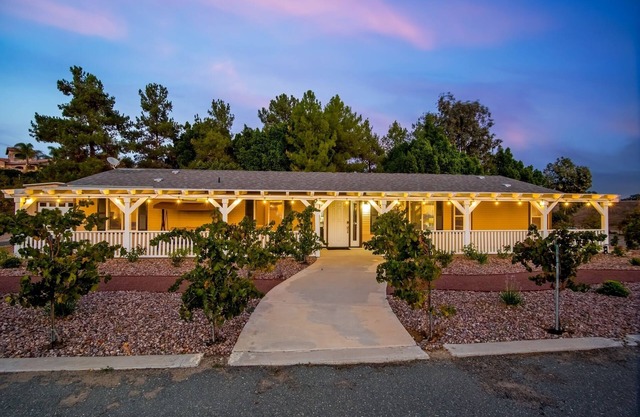 Bella Vista Villa Getaway Private Vineyard With Spa. Relax with Family & friends