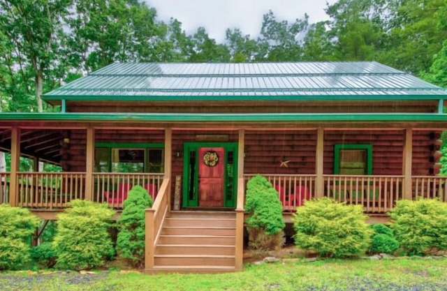 Bella Woods Cabin - Privacy, Outdoor fireplace, Hot tub, game room on 14+ wooded acres