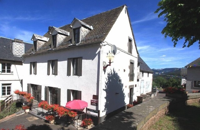 Belle Maison Indépendante au Toit de Lauzes