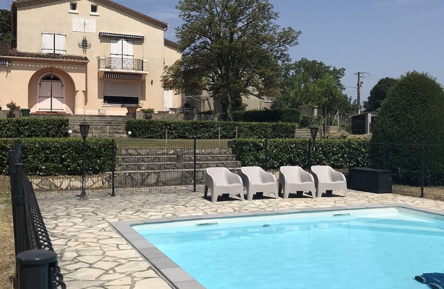 Belle Maison de Maître sur Propriété de 1 Hectare et Demi