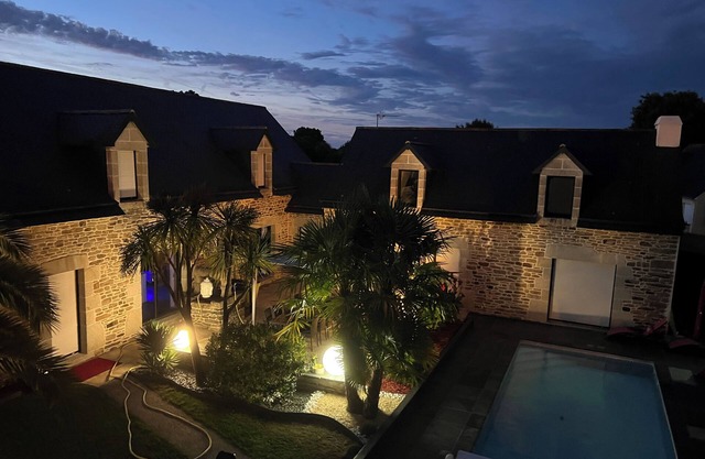 Belle Maison en Pierre Avec Piscine