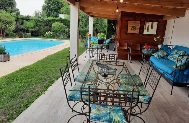 Belle Villa Avec Grande Piscine à Toulouse, Idéal Famille