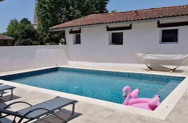 Belle Villa de 200 ans au Cœur D'un Charmant Village Landais et sa Belle Piscine