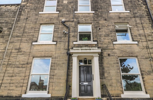 BELLE VUE, pet friendly, character holiday cottage in Ilkley