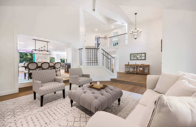 Bellevue Lakemont 4BR+Den | Hot Tub & EV Charger