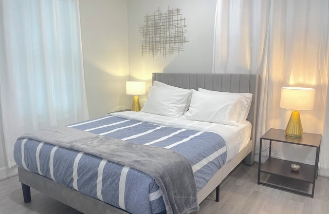 Bellflower Oasis Cozy Guest House WiFi + Garden With Fruit Trees