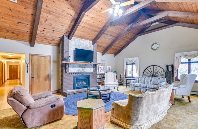 Bellingham Retreat w/Fire Pit + Lake Access!