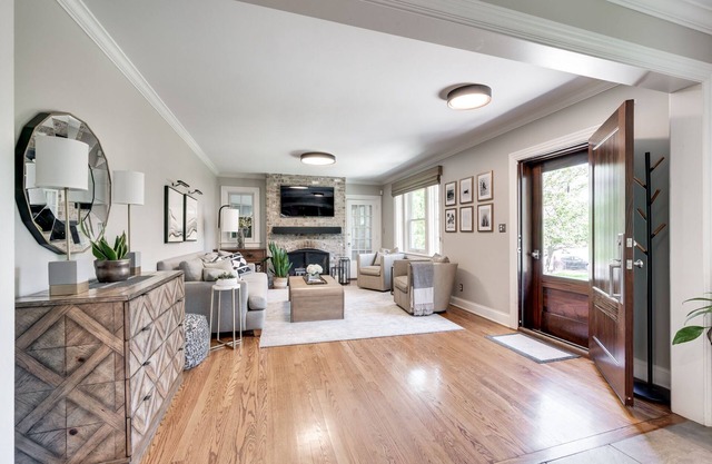 Belmont Family Home: Walk to Park, restaurants, 10 min Downtown- Ideal Location!