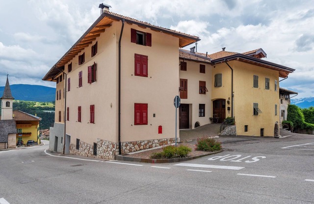 Belvilla by OYO Charming Apartment in Brez with TV