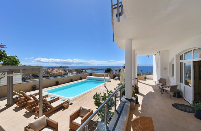 Belvilla by OYO Villa Doramas 12 pax