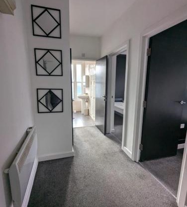 Belvoir Bank central apartment with parking