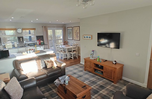 Ben Lomond Cottage - Loch Lomond & Arrochar Alps
