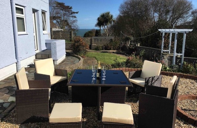 Benllech Sea View bungalow, Dog Friendly sleeps 6