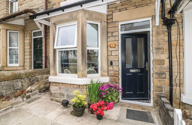 BENNETT STREET, pet friendly, with a garden in Buxton