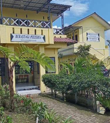 Berastagi Mountain View Homestay & Pizzeria