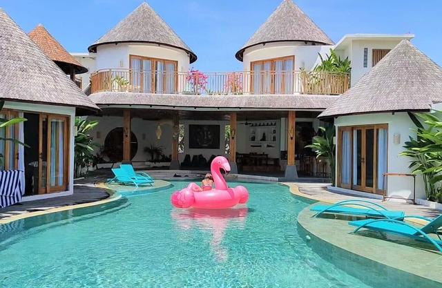 BERAWA, Luxury Water Bungalow, 5 min to beach